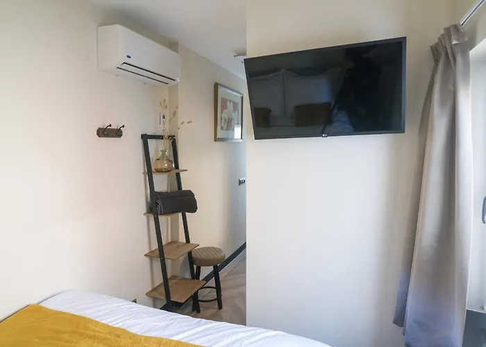 Cozy Suite With New Shower Near Popodium 013