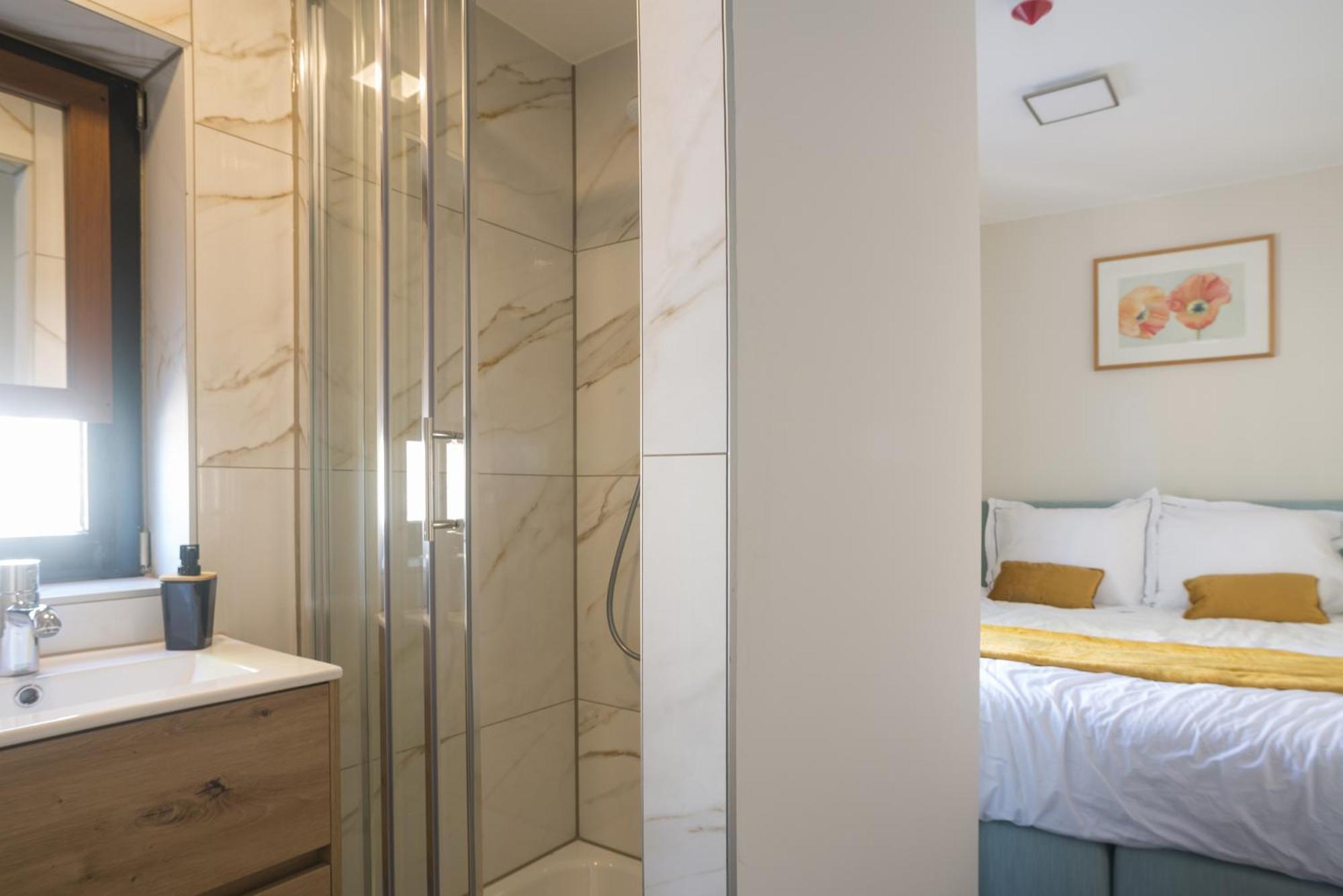 Appartement Cozy With New Shower Near Popodium 013